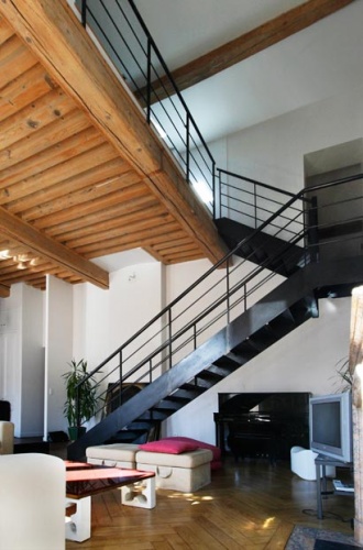 Rénovation d'un appartement à la Croix Rousse. : escalier acier central