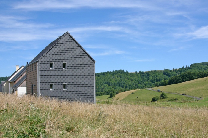 'La petite maison dans la prairie' , un refuge en montagne. : Façade Ouest